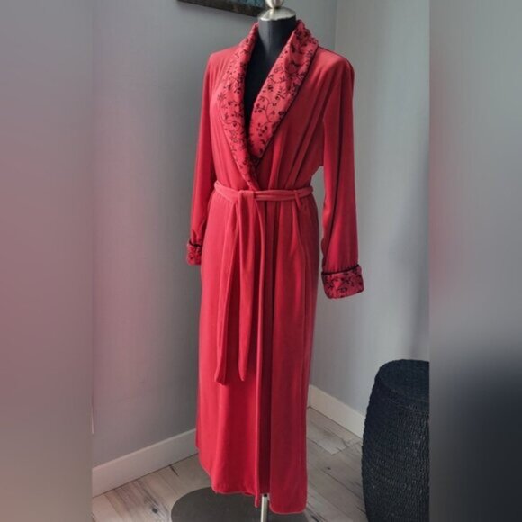 Vintage 90's Velvet Red House coat Size Small - Picture 3 of 16